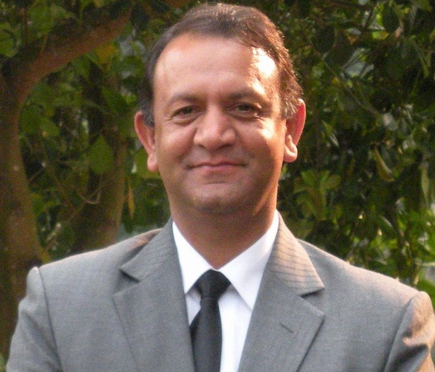 धर्नामा बसेका कानुन व्यवसायीलाई पूर्वमहान्यायाधिवक्ता युवराज संग्रौलाले भने– नेताको चाकरी गर्नु ठीक हो ? 